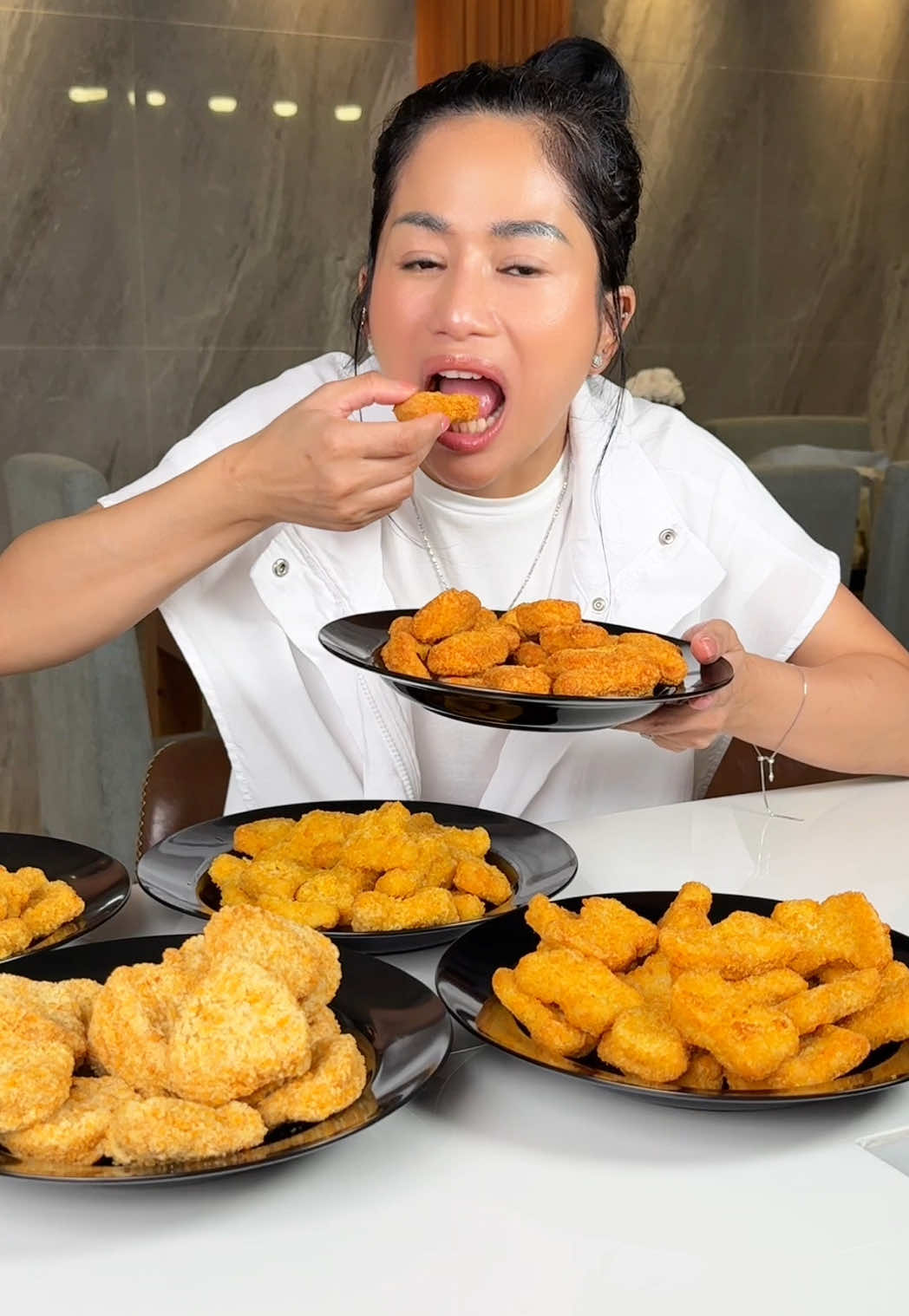 Rebutan Benfarm Chicken Nugget #faridanurhan #fyp #serunyaditiktok #awurawuremplok #foryourpage #mukbang 