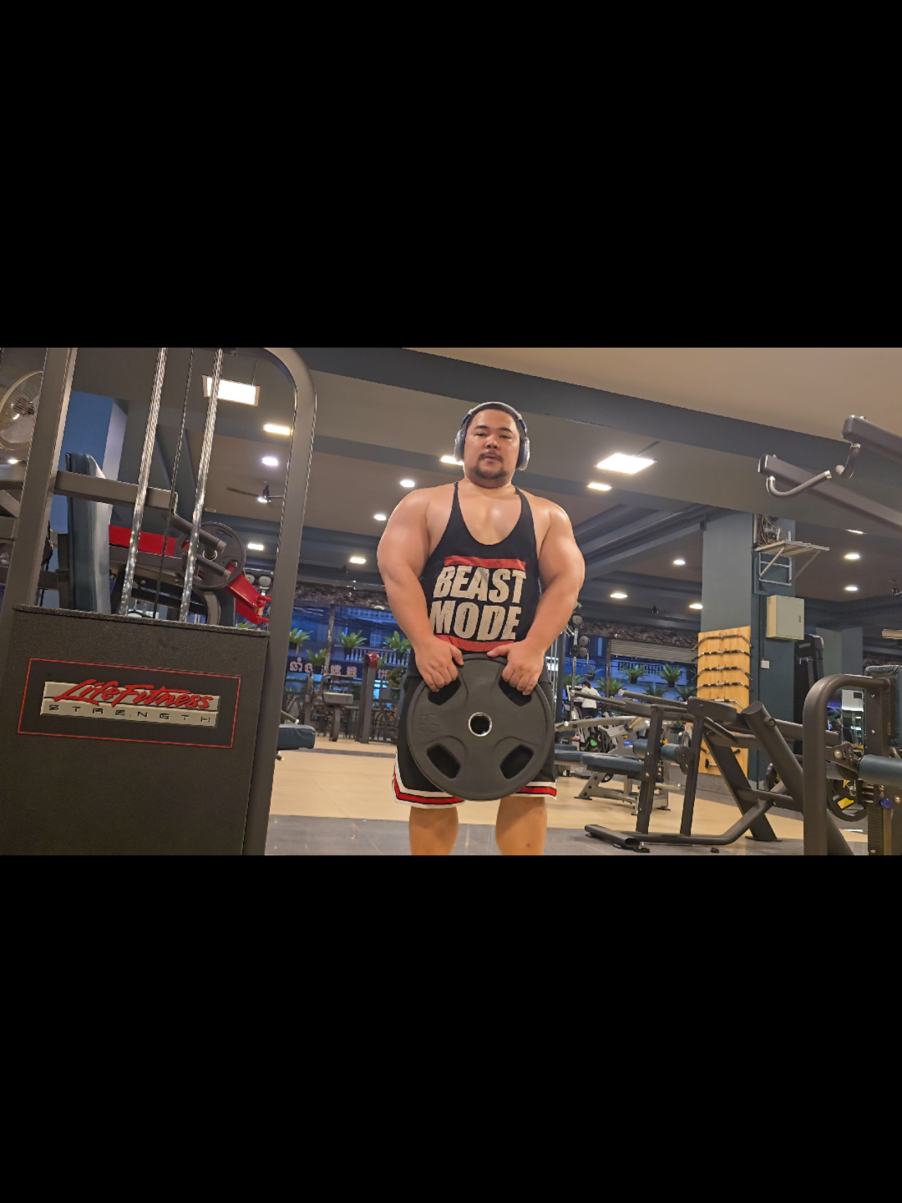 time for a little heavy weights💪🔥 #gym #gymrat #gymgoals #motivation #muscle #musclebuilding #chestworkout #asian #asianmuscle 