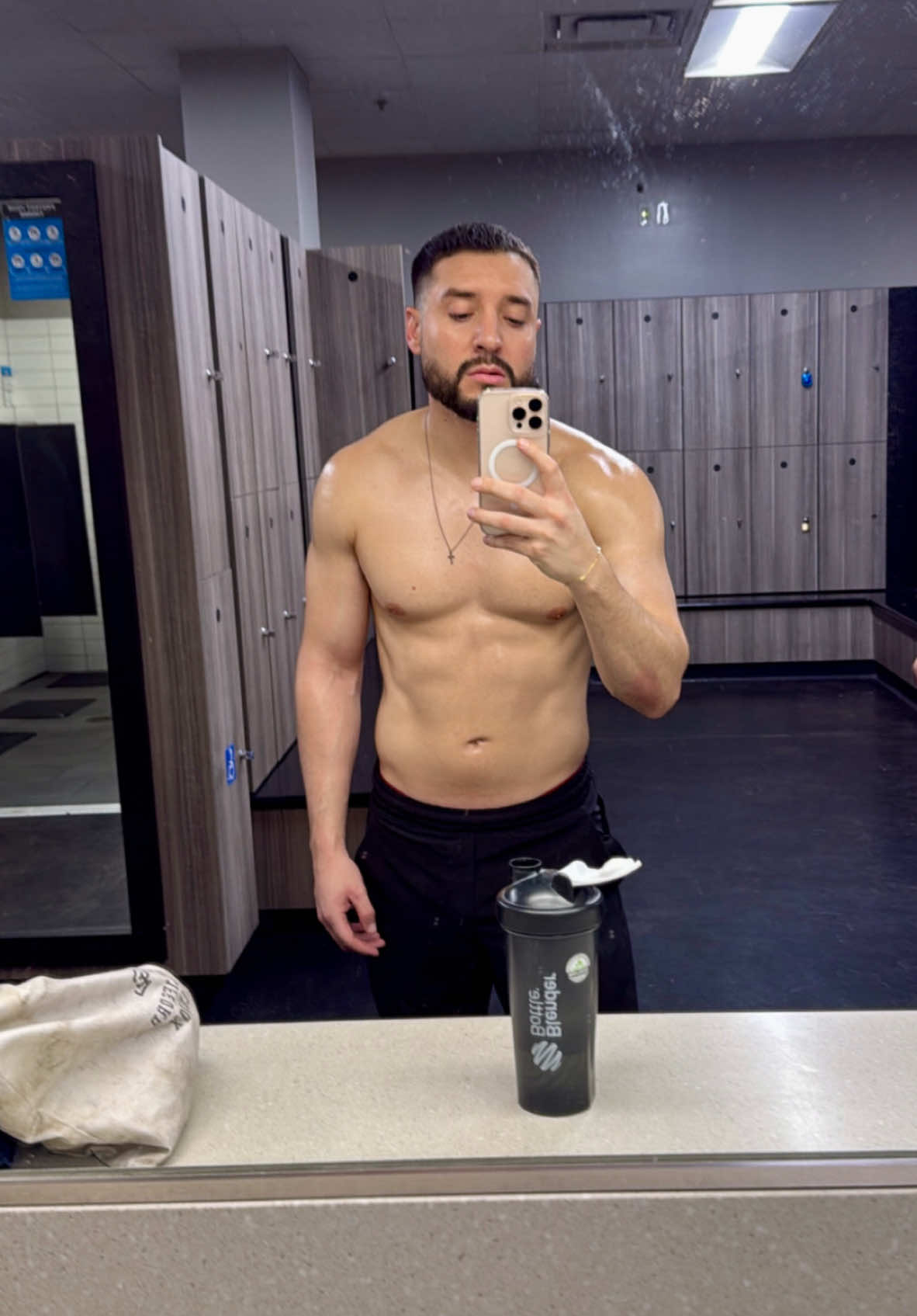 Happy Valentine’s Day 🌻🌹                                                           #fyp #badbunny #parati #gym #GymTok #gymmotivation #gymrat #eos #workout #motivation #hardwork #happy #ValentinesDay 