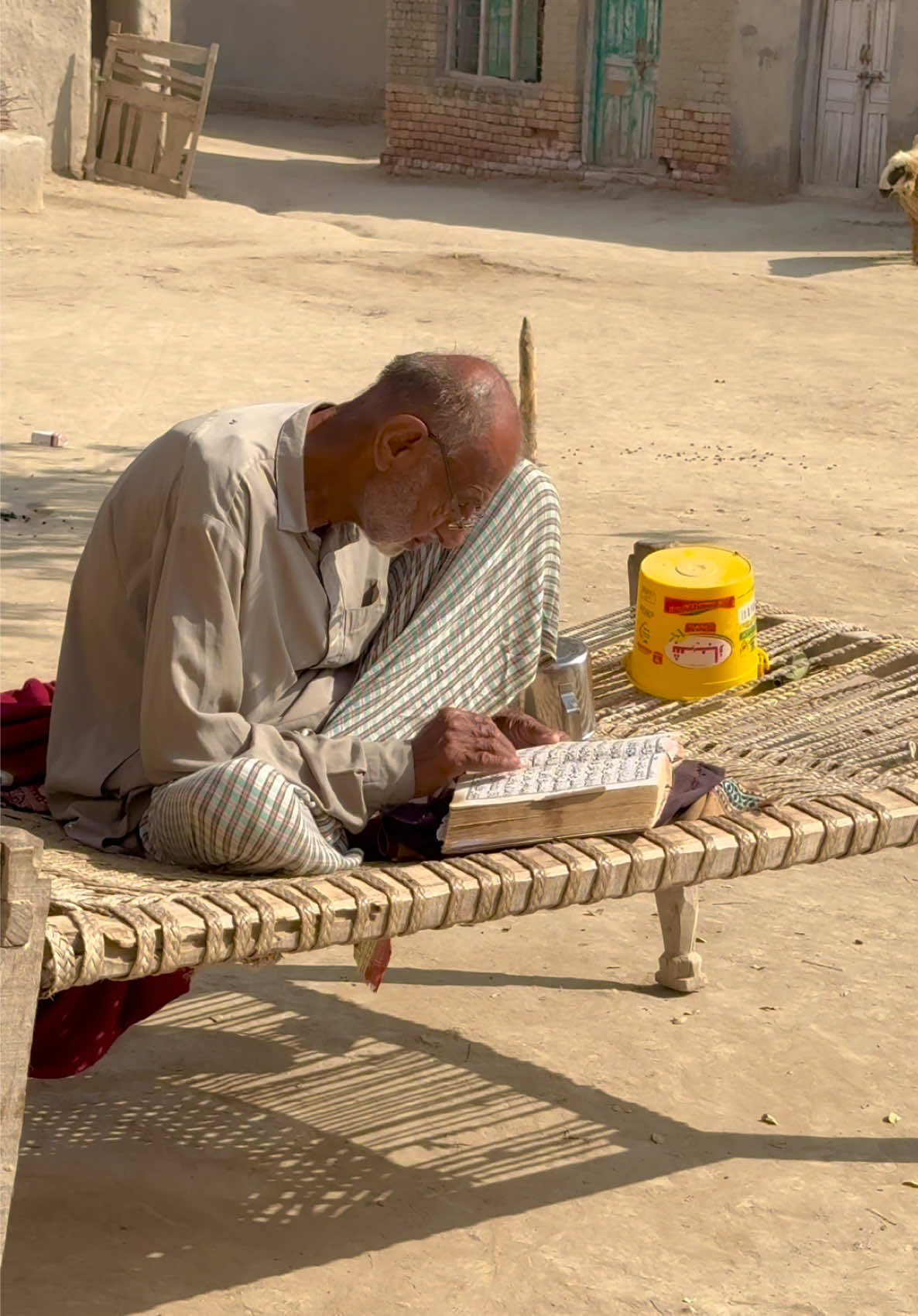 میرے بابا جان تلاوت کر رہے ہیں #simplelife #villagelife 