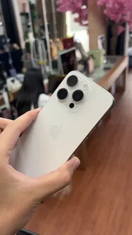 #iPhone 15Pro màu trắng không bao giờ lỗi thời mọi người nhỉ ? #LearnOnTikTok #trending #fyp #foryou #tpshopbienhoa #viral #tiktok .