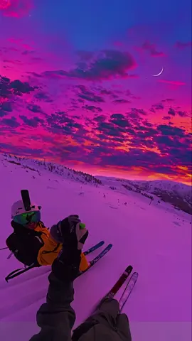 Skiing under the sunset is really romantic Enjoy life at all times✨ #sunset #fyp 