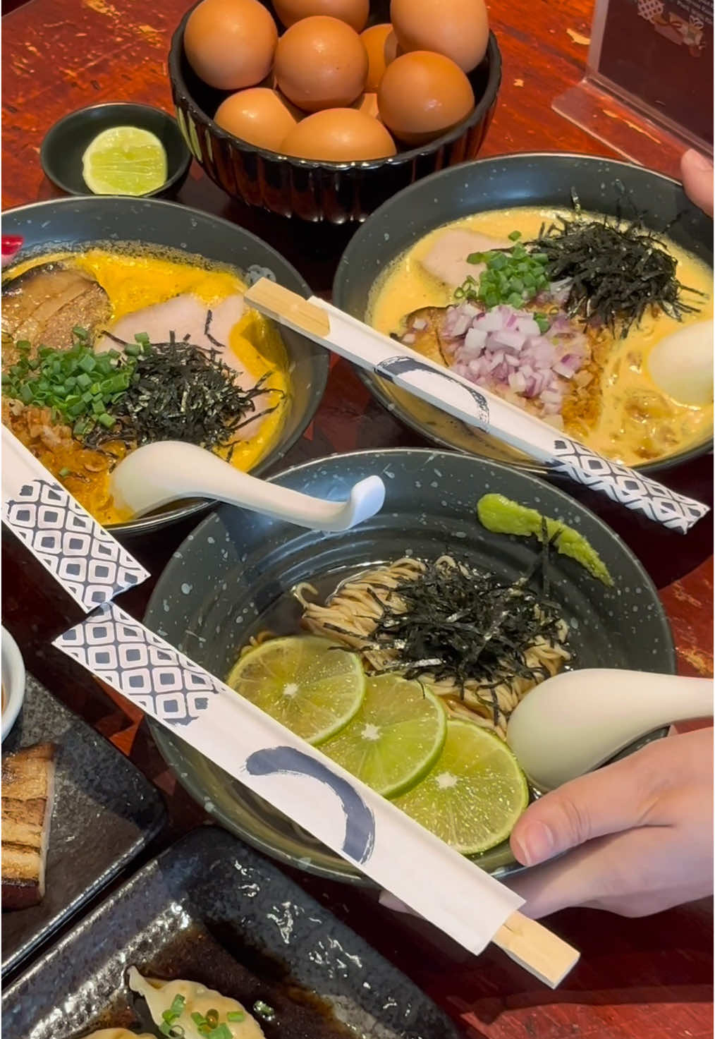 🥢Shoshin Ramen แยกเกษตร สไตล์โฮมมี่ คุณภาพดี เซฟแล้วตามมาได้เลย         ⏰ : 11.00 น. - 20.30 น.  เปิดทุก จ.-ส.  พิกัด : ซอยตลาดอมรพันธ์ #ปักหมุดร้านอร่อย📍 #ปักหมุดร้านอาหาร #รีวิวร้านอาหาร #tiktokพากิน #tiktokพาเที่ยว #มอเกษตร #tiktokพากินของอร่อย #ราเมง #อร่อยบอกต่อ #อร่อยเด็ดต้องลอง #tiktokกินเที่ยว #ราเมงย่านเกษตร #อร่อยไปกิน #shoshinramen #อย่าปิดการมองเห็น #อย่าปิดการมองเห็นหนู  