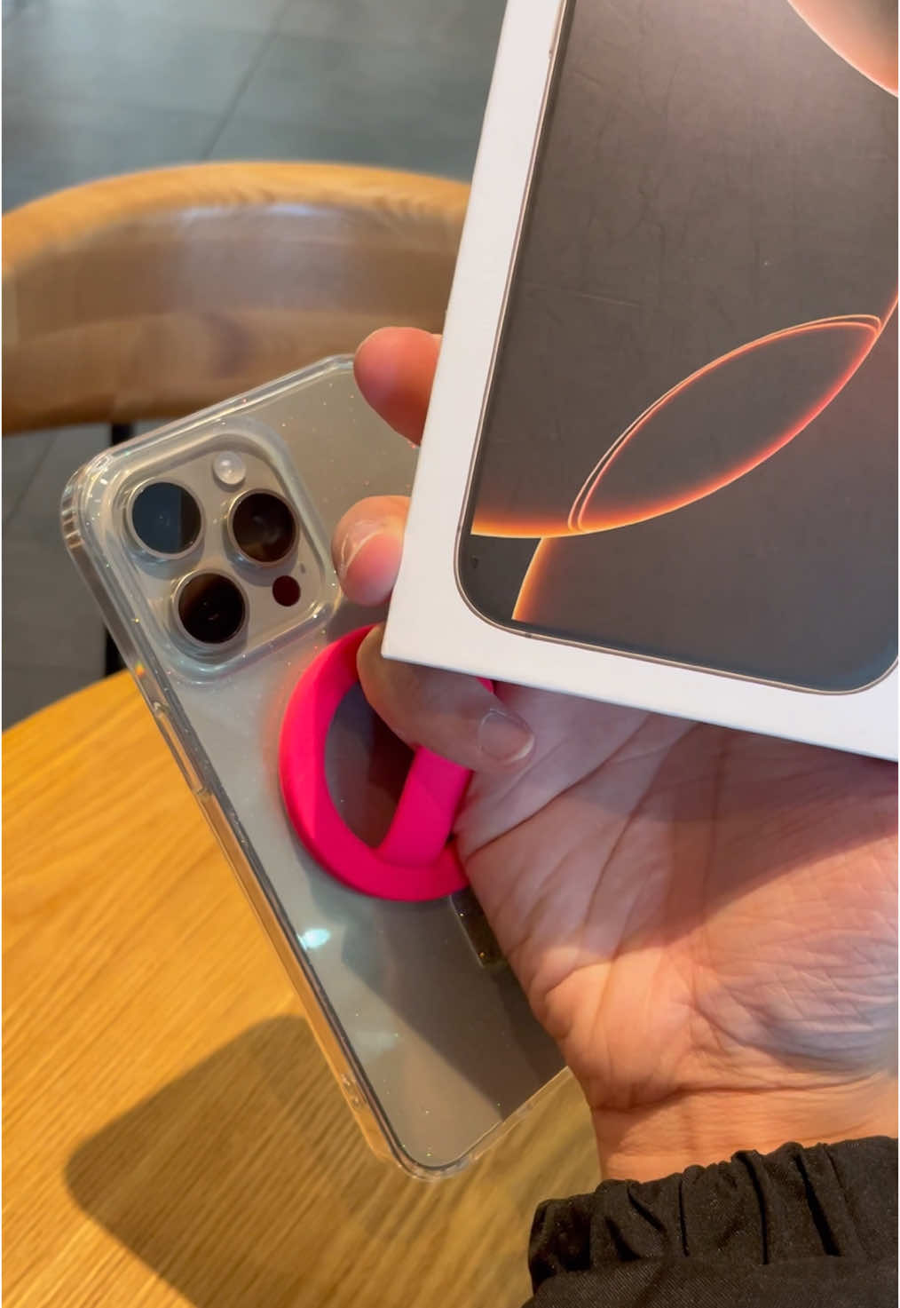 Don’t miss out! Really want!🔒 #magneticloopgrip #magneticphonegrip #magsafeloopgrip #TikTokShopRestock #magsafegrip #MagneticFingerLoopRing  #FingerLoopRing #FingerRing  #phoneaccessories  #tiktokshopfinds  #phonegrip #phoneholder #magsafephoneholder #musthave #wj 