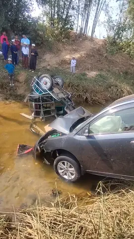 আমাদের এলাকায় আজকে এক ভয়াবহ এক্সিডেন্ট হয় টমটম চালক মারা গেছে সবাই দোয়া করবে#ন। 