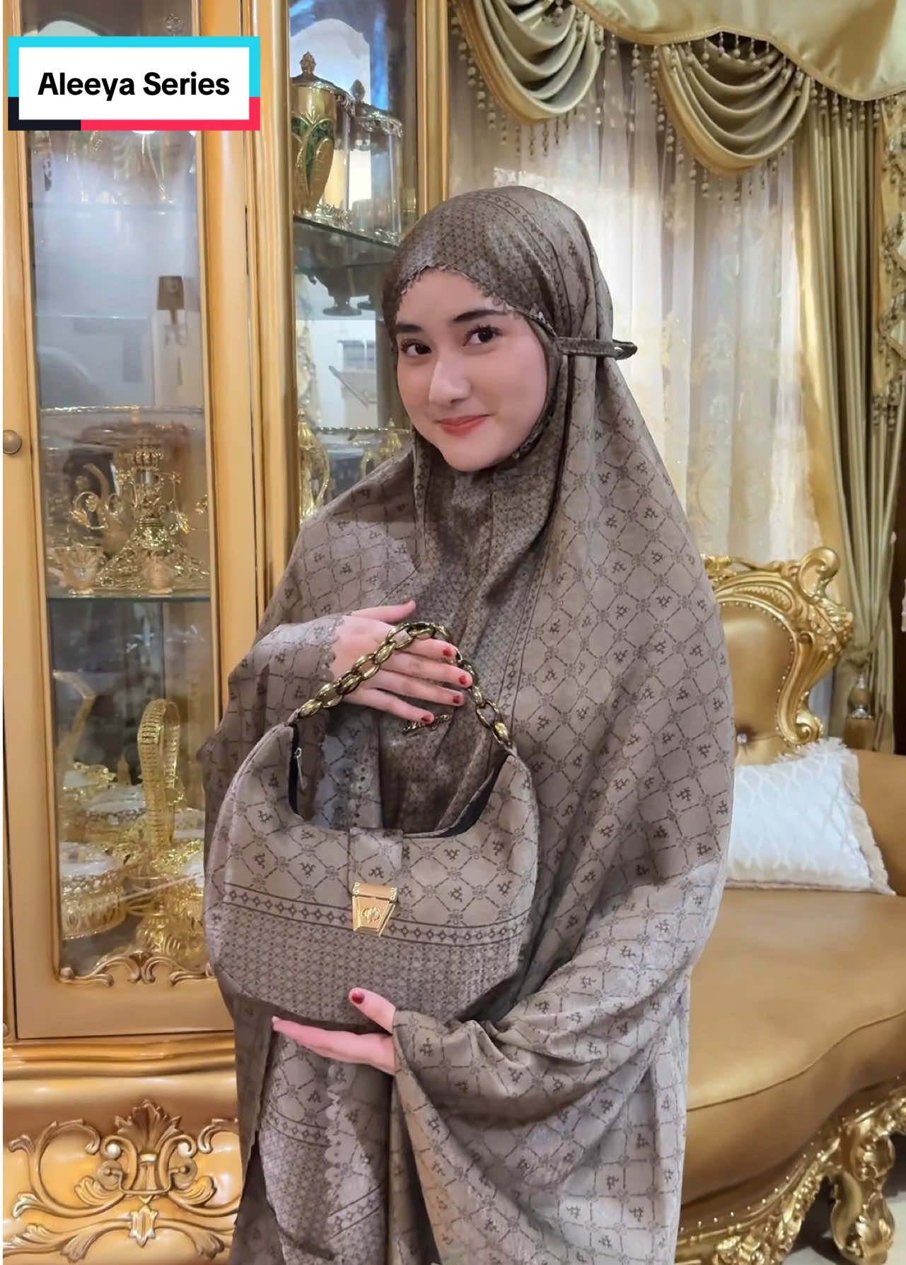 Mukena Santorini Silk Aleeya Series 🤎 #mukena #mukenah #mukenacantik #mukenapremium #mukenamewah #mukenasilk #mukenasilkypremium #mukenaaleeya #aleeyamukena #mukenaadem #mukenahcantik #mukenadewasa #mukenajumbo #ramadhansale #belilokal 
