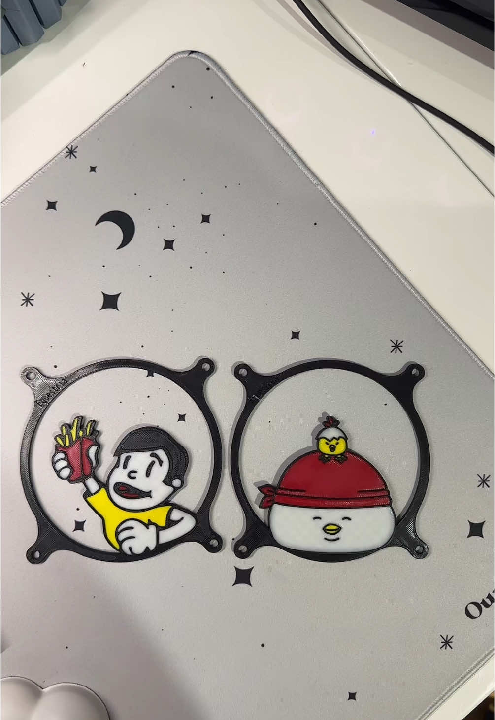 سويت شعار توقراشي وبندر بطاطا لان ليه لا🤭 منشنوهم وخلوهم يشوفونها🫶🏼  عشان اقدر اوصلهم الهدية💕 #fyp #متجر #متجري #pc #سوني #بيسي #بيسي_قيمنق #فالكونز @بندر بطاطا | Bander's Potato @BanderitaX @Bo3omarEats   @togarashi.sa 