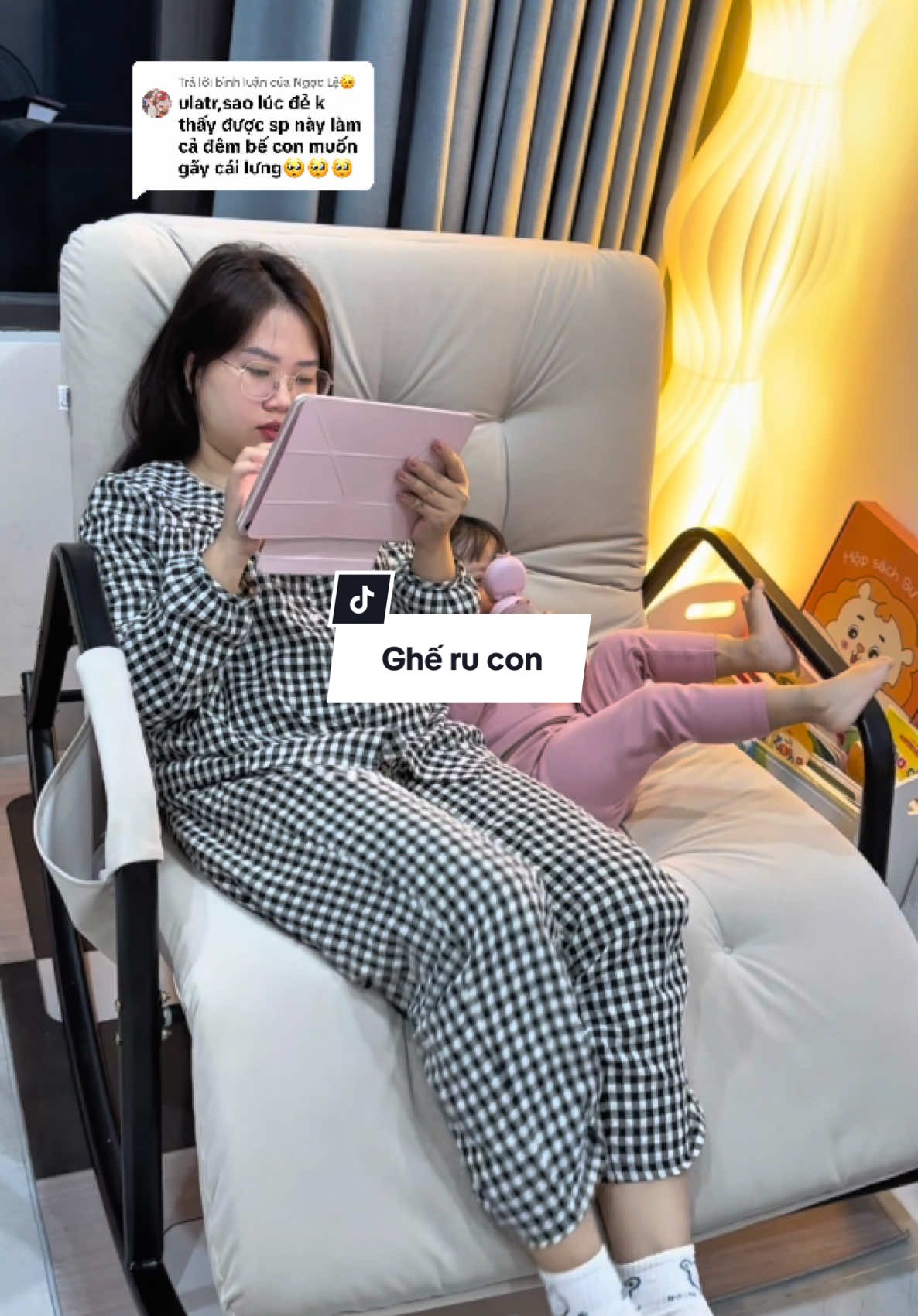 Trả lời @Ngọc Lệ😉 chiếc ghế bập bênh cả nhà mê, ghế này đã cải tiến rồi nên điều chỉnh tư thế nằm ngồi thoải mái nha mấy bà, nhắn chồng mua thuiii #mebimsua #mebau #ghebapbenh #ghebapbenhthugian 