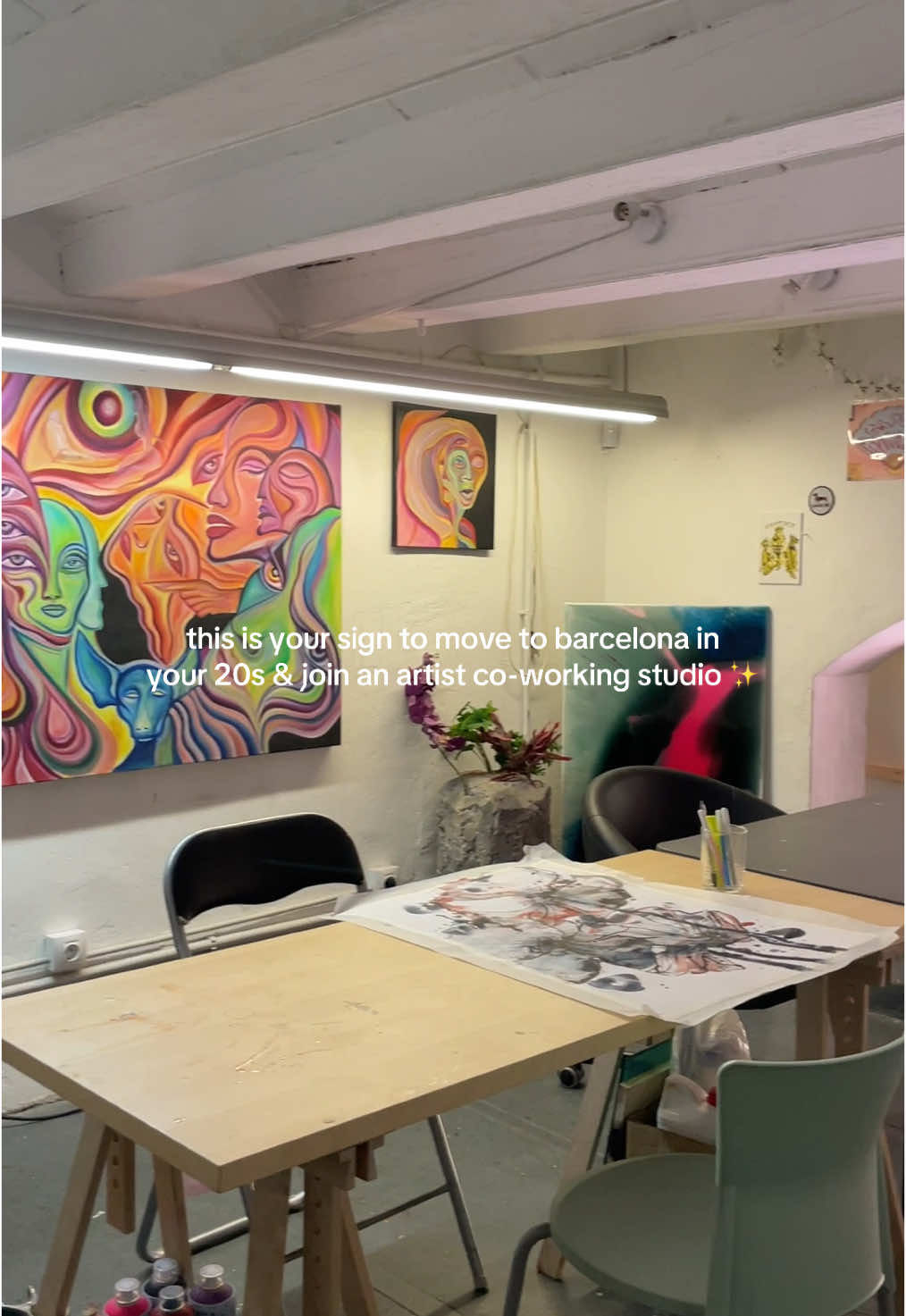 This is your sign!! 👀✨🎨 For more info on joining our artist co-working community just send a DM here or on Instagram :) #krucopia #coworking #artstudio #movetobarcelona #barcelona #artistsoftiktok #fyp #trending #twenties #art #collaborationart 