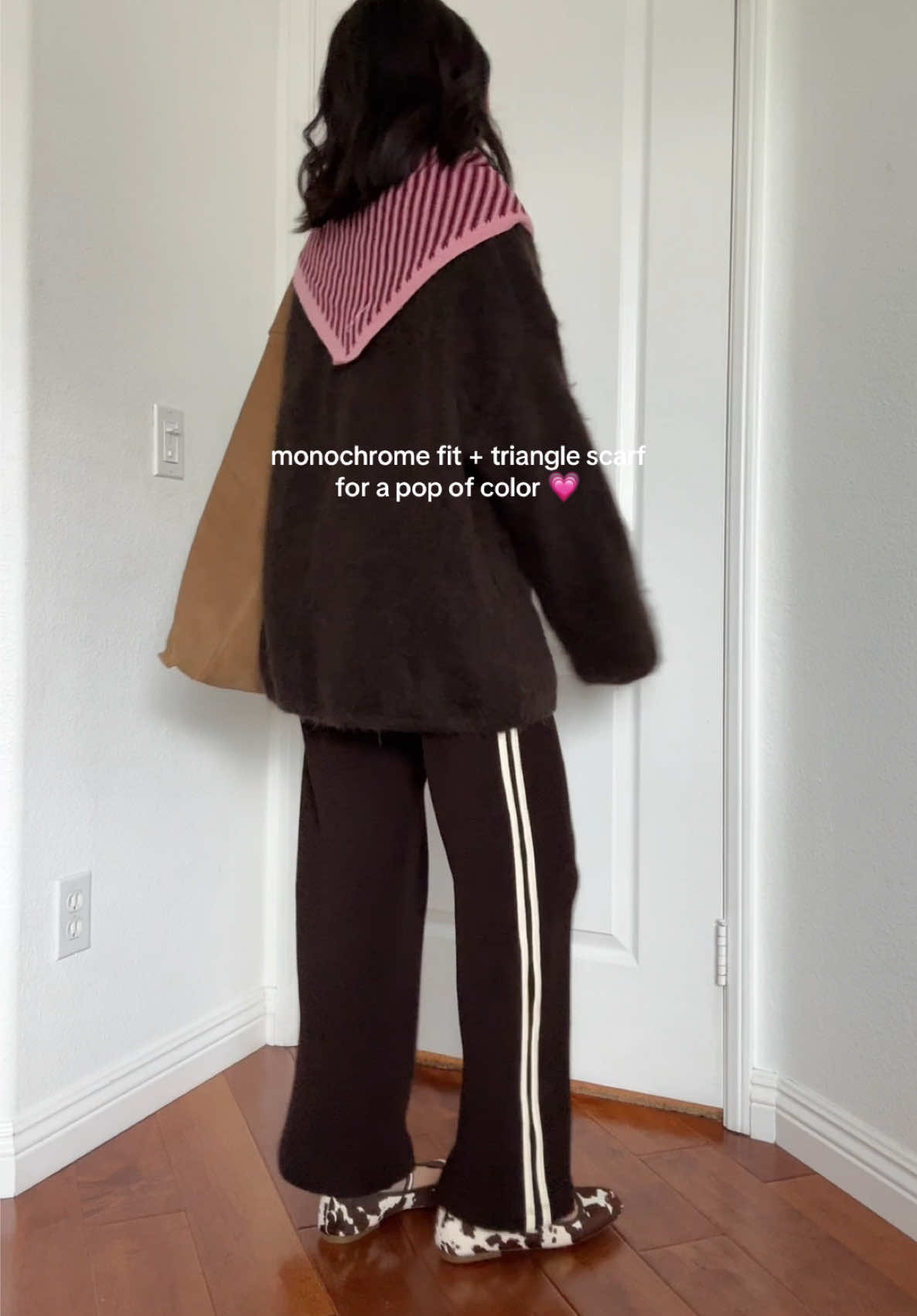 outfit repeating today, just changed out my triangle scarf for a diff look! happy Valentine’s Day!! 💌 💘 #trianglescarf #springfashion #valentinesdayoutfit #monochromeoutfit #springoutfit 
