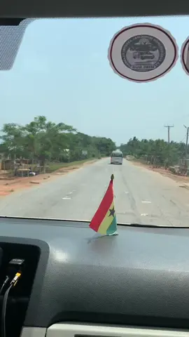 ELOHIM 1st🙌🏿. Broken line at the centre of the road allows the driver to overtake if it’s safe🛣️🥰.