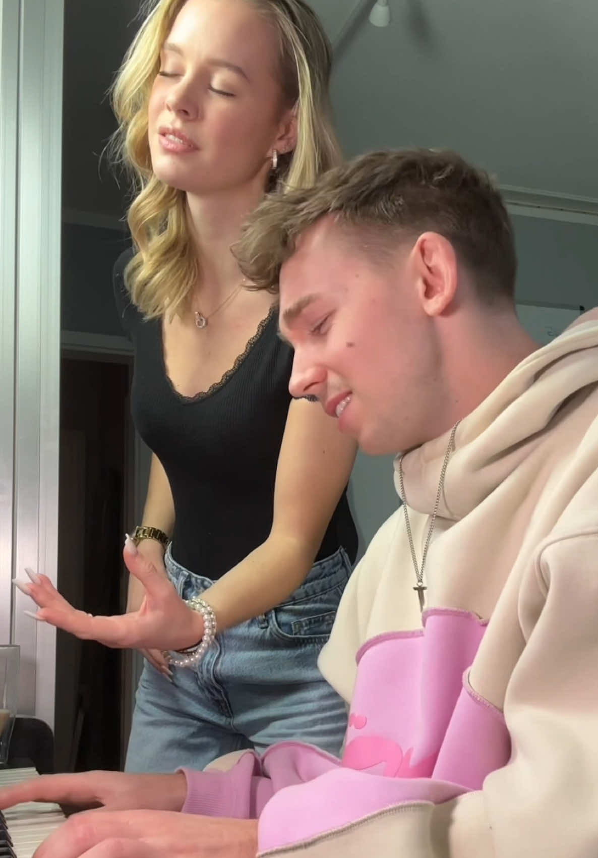 Was wärt ihr für ein Möbelstück ?? #wackelkontakt @Tom Twers 