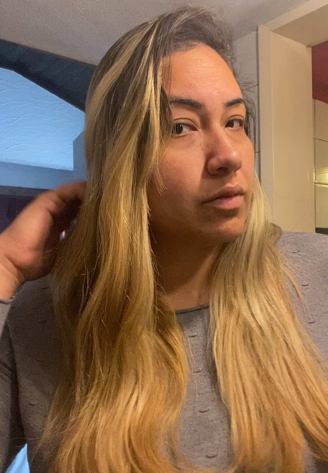 Do loiro ao castanho claro. Pintando o cabelo em casa. Preparando para um cabelo dos sonhos futuramente. #loiro #morenoiluminado #doloiroaocastanho #triste💔 #cabelosaudavel #cabeloslongos #morenas #cabelosperfeitos #coloracaopessoal #cabelonatural 