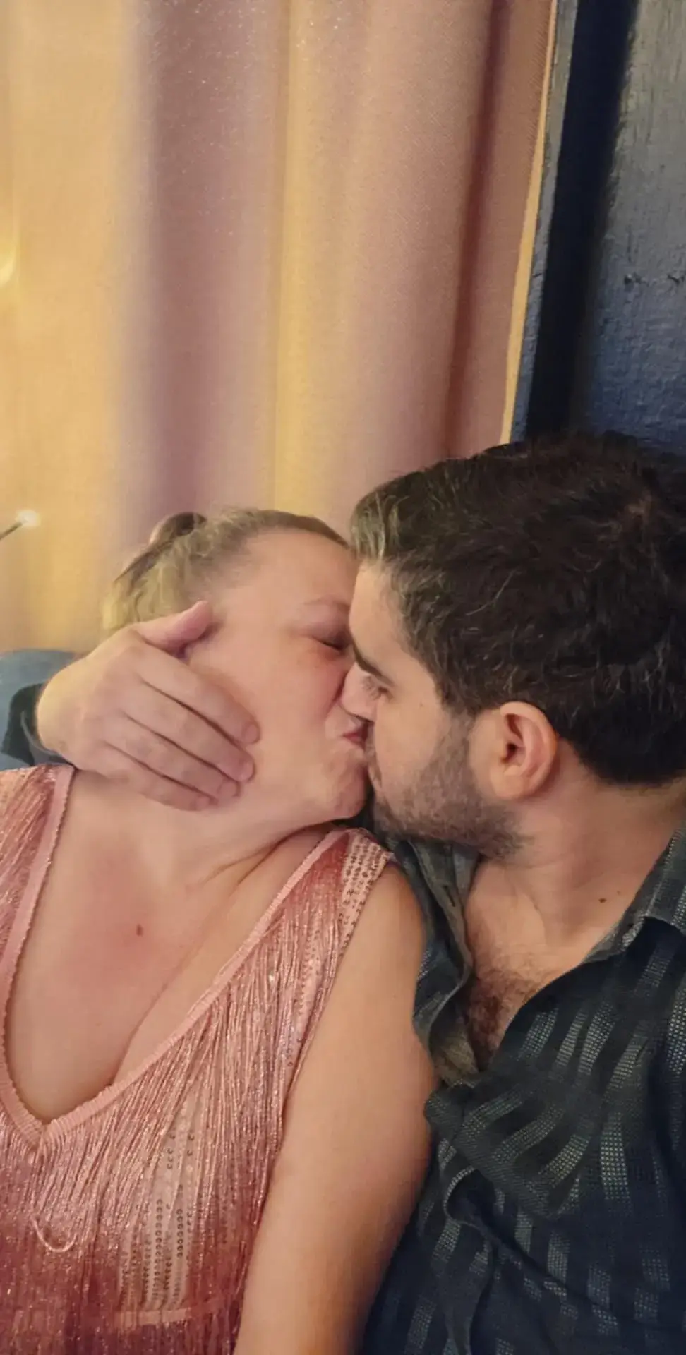 Kissing in public 💋💋💋 A shame and a sin someone says/belives 🤷‍♀️ Well, we live our life, and only we decides where and when we'll kiss and show our love for each other. This world needs more love and less hate. 🩷🩷🩷 #kissing #Love  #youandme #husbandandwife  #morelovelesshate 