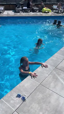 @мяу🐾💘 Продовжуємо серію відео «ефектний вихід з басейну» 😉  #gymnastic #sport #acrobatics #акробатика #спичаг #гімнастика #стійканаруках #aerial #басейн #basin #handstand #кільце