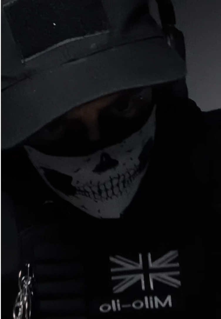 Hello down there. How do we feel about this angle? #maskedmen #miloilo #foryoupage #masktok #BookTok #MDNI #callofduty #cosplayer #ghostcosplay #maskedman #cod 