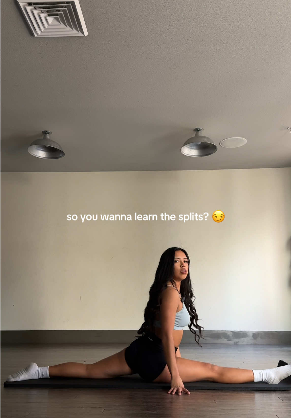 1. checkout my pinned video! 📌  2. follow the stretches 🧘🏽‍♀️  3. repeat the stretches everyday 🔁  you got this 💕 #splits #stretches #flexibility #fyp #stretching #motivation #Fitness 