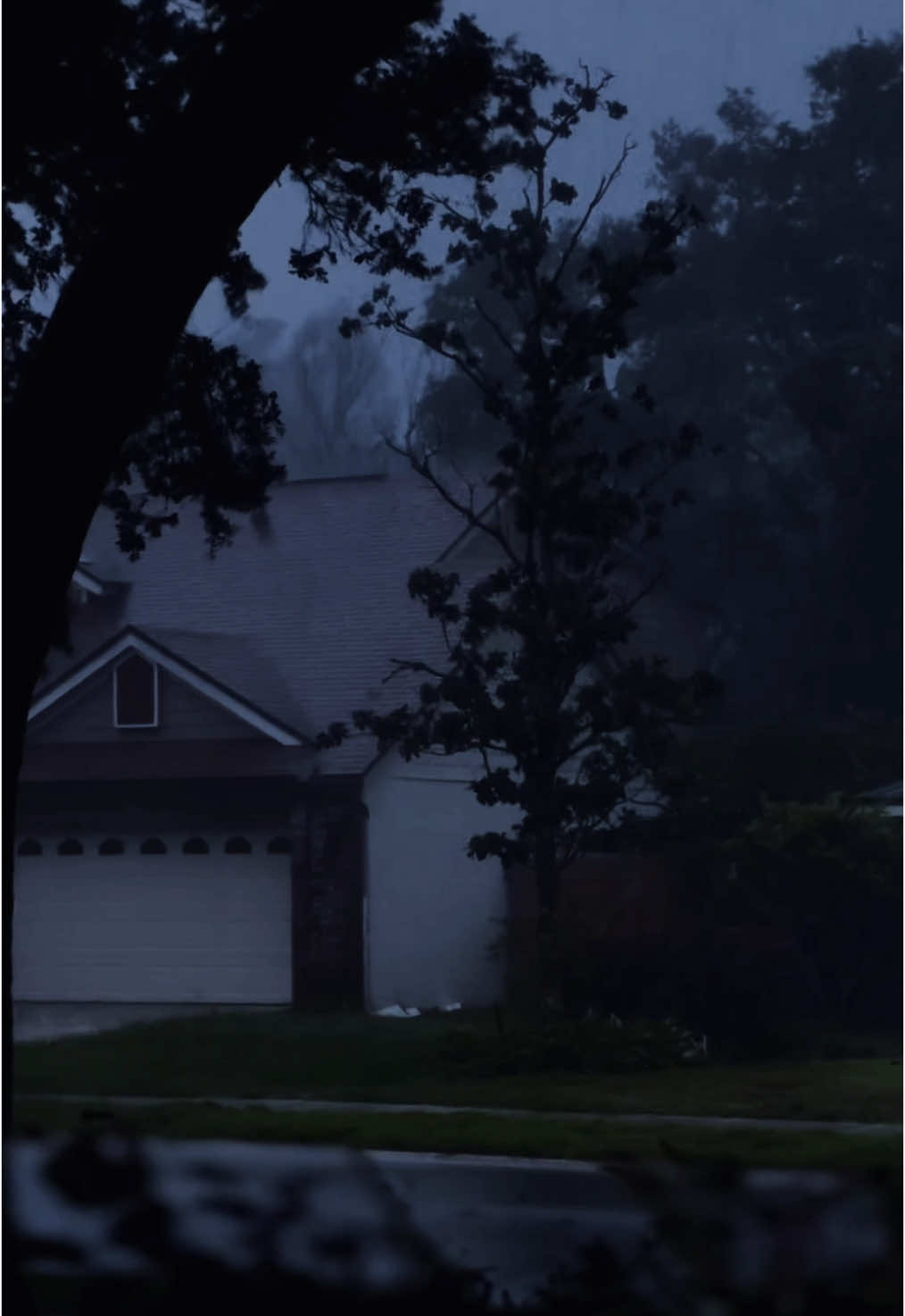 it’s like my thoughts are drowning in a storm and I have no control  #fyp #darkaesthetic #rain #rainydays #rainstorm #thunderstorm #moody #moodyvibes #darkandmoody #gloomy #overthinking #thoughts 