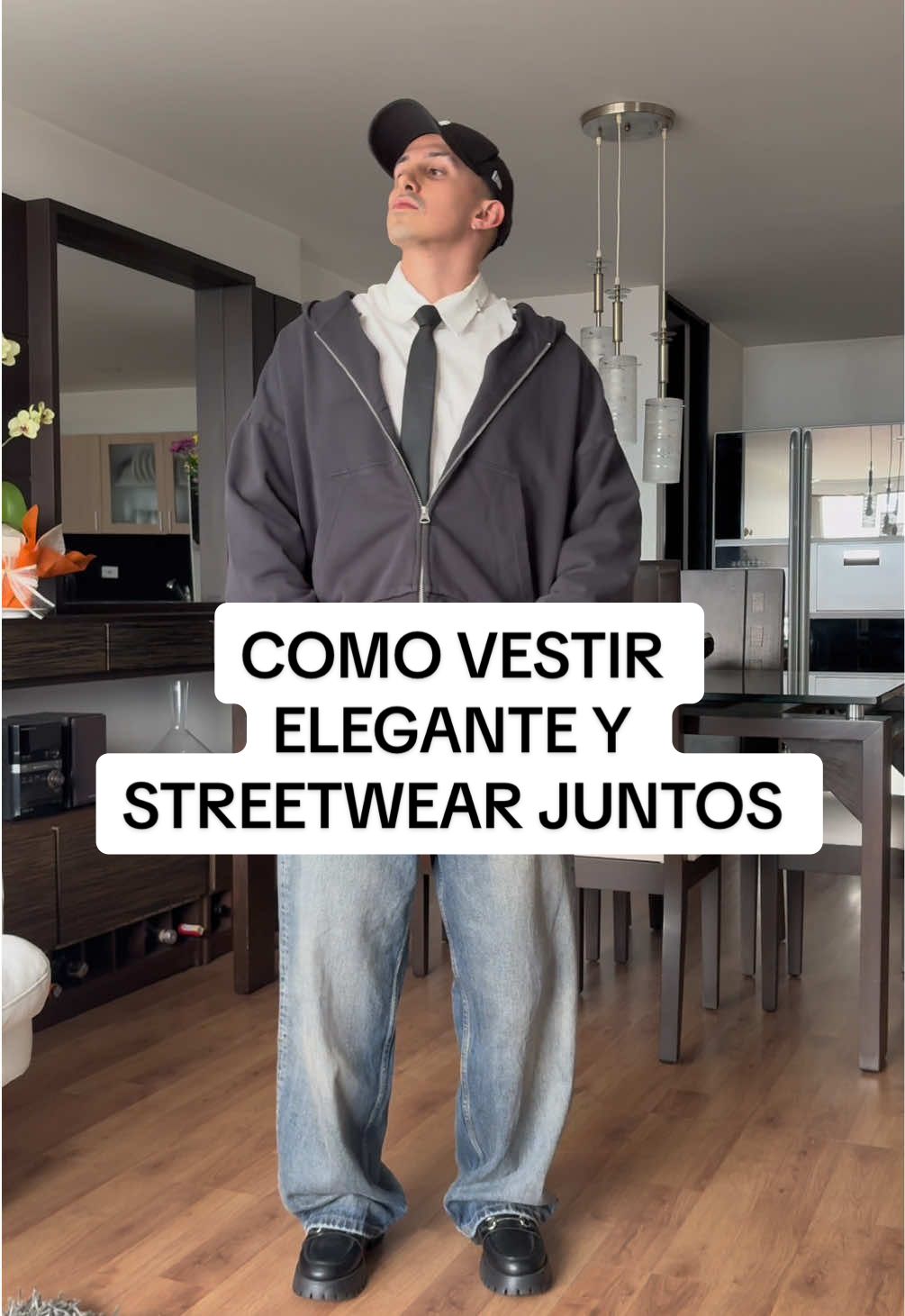 Como vestir elegante y streetwear en un Outfit? #outfit #outfitinspiration #styletips #ideasdeoutfits #moda #fashion #streetwear #StreetStyle #classy #elegante #smartstreetwear #tips #fashiontips #loafers #newera 