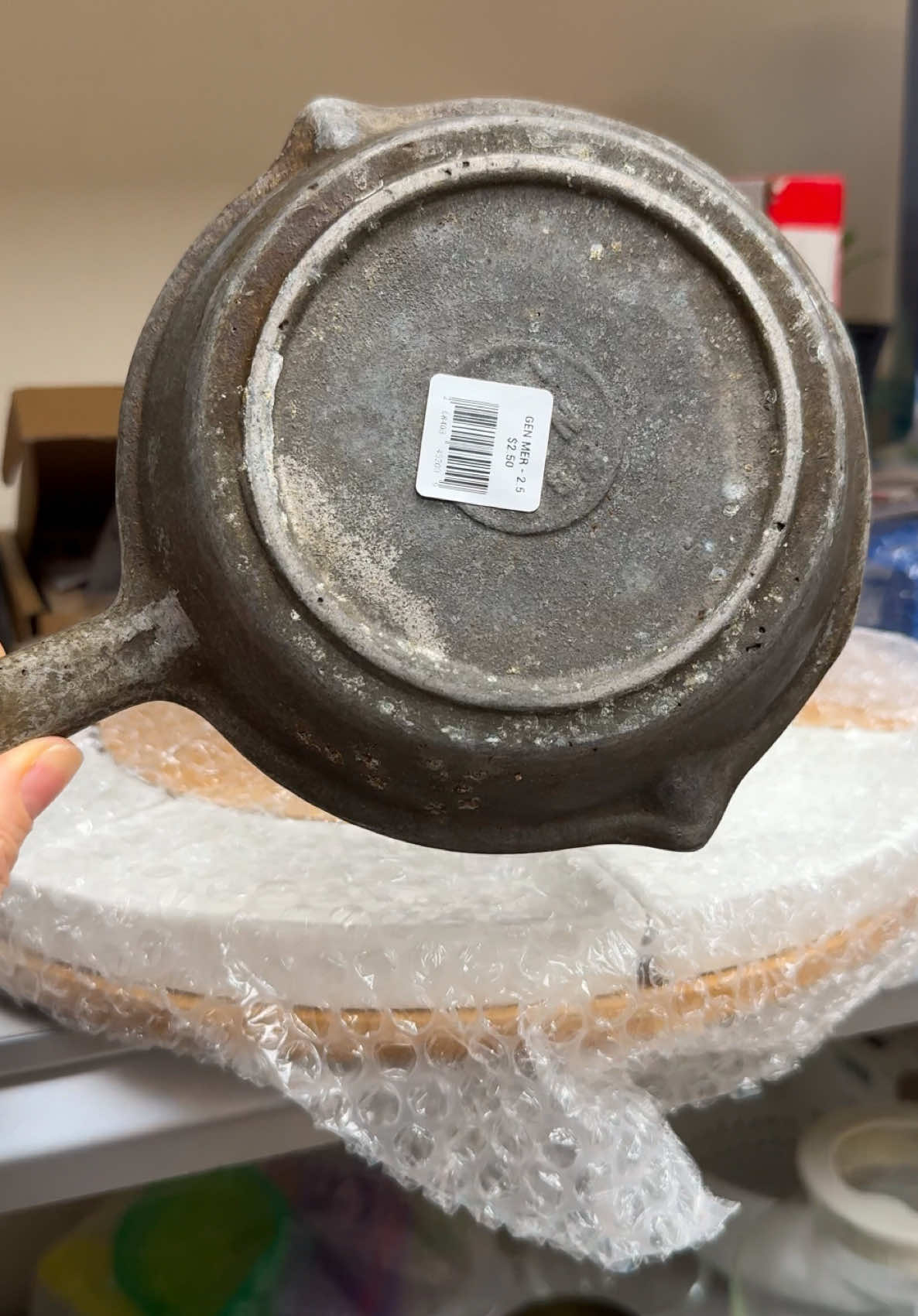Can you believe this baby is the same age as me? So I really wanted to give it a second chance at life 🍳 #asmr #asmrsounds #CleanTok #thrift #cleanwithme #satisfy #recycling #thriftfinds 
