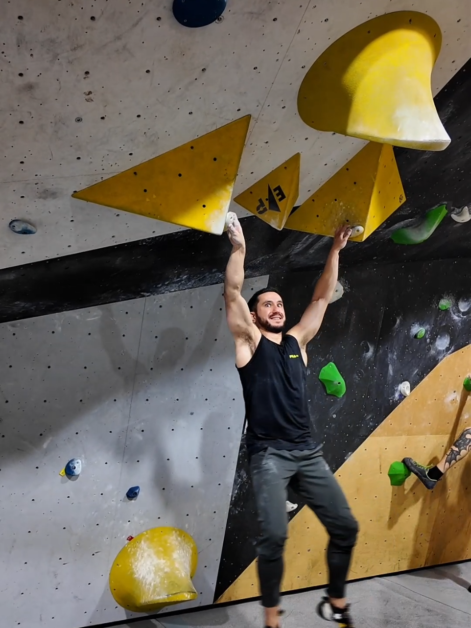 ✝️ #sport #rocodromo #escalada #climb #bouldering #boulder #boulderinglife 
