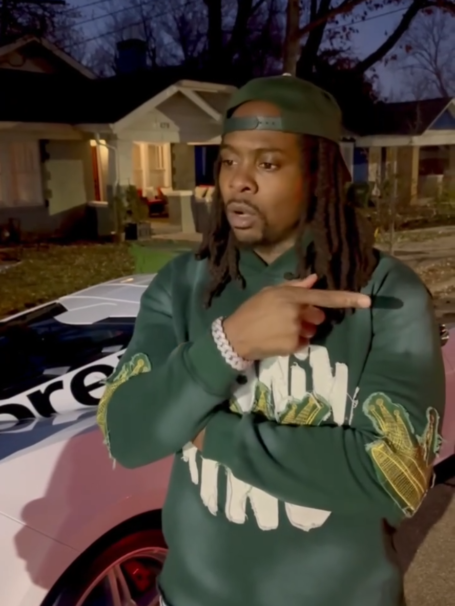 D finds out his spot got hit by the police! #God #Jesus #Jesusispoppin #Jesusbeenpoppin #letthatsizzleinyourspirit #helpisontheway #Love 