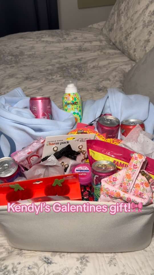 galentine's day gift ideas!  🩷🩷🩷 #momanddaughter #fyp #galentinesday #girlmom #teen #daughtersoftiktok #Lifestyle #foryoupage 