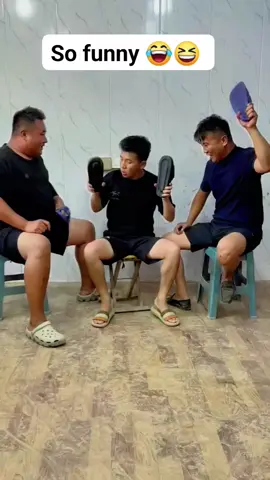 So funny video. cannot trying to laugh. #fyp ##foryouu ##viralvideos ##funnyy ##chineseprank ##Chinese #standupcomedian
