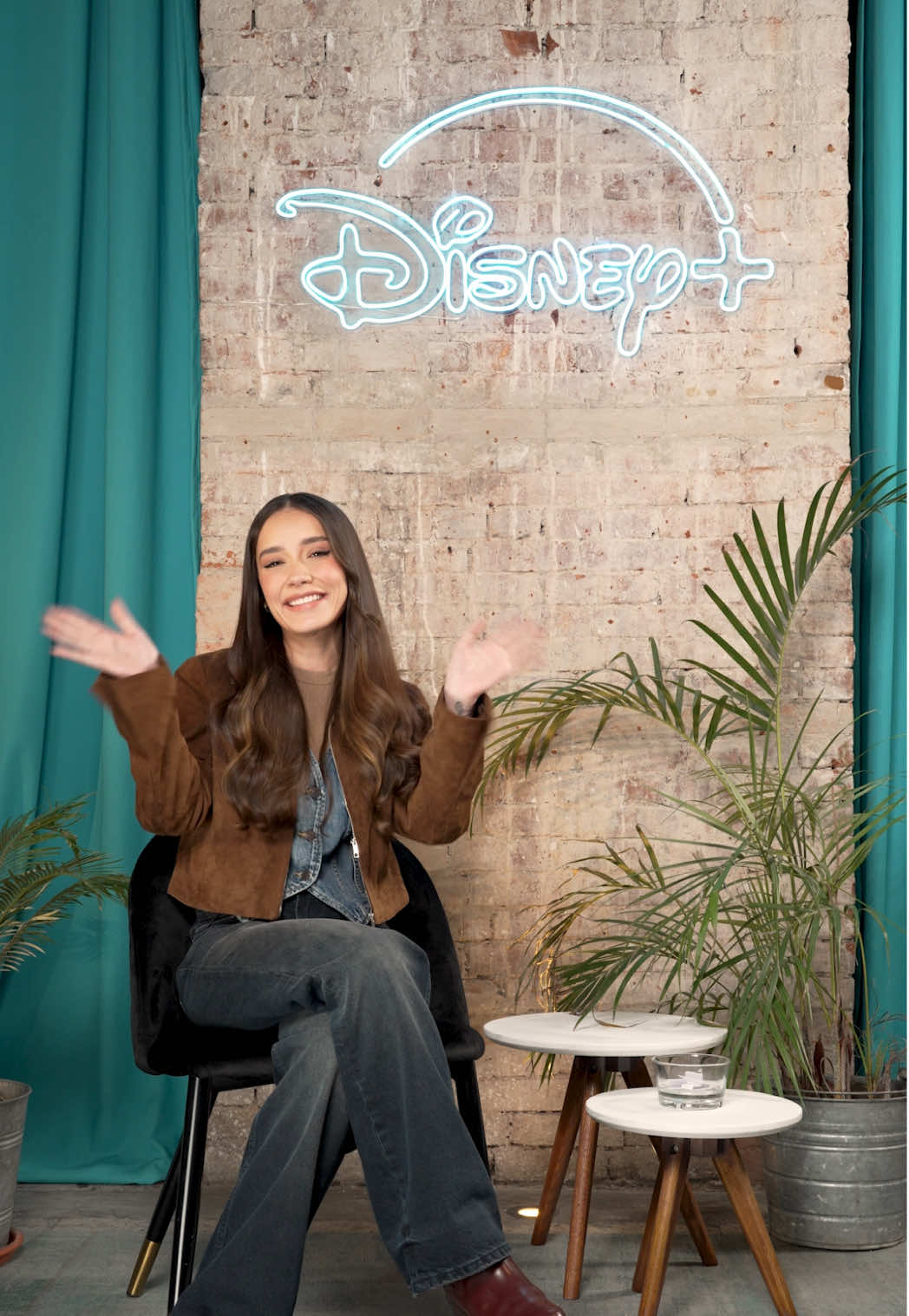 Historias incómodas y confesiones inesperada SIN FILTRO . ¿Te ha pasado algo así? #EntreParedes, la nueva serie de @Disney+ Latinoamérica ya disponible. #Publicidad