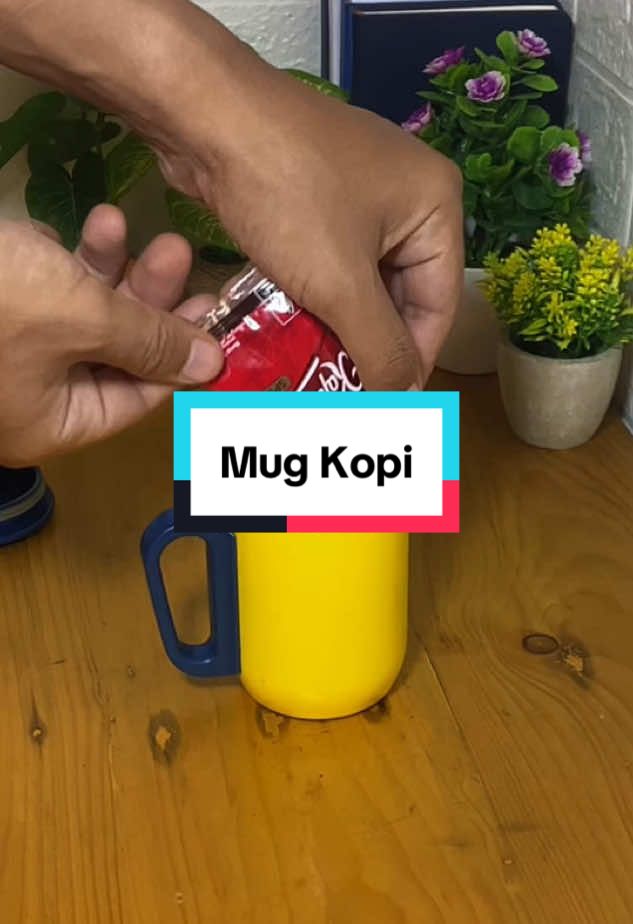 Kopi hitam jauh lebih manis dari pada janji manisnmu 😎. #mug #mugkopi #cangkir #cangkirkopi #mugkopiviral #gelaskopi #gelaskopiestetik #creatorsearchinsights 