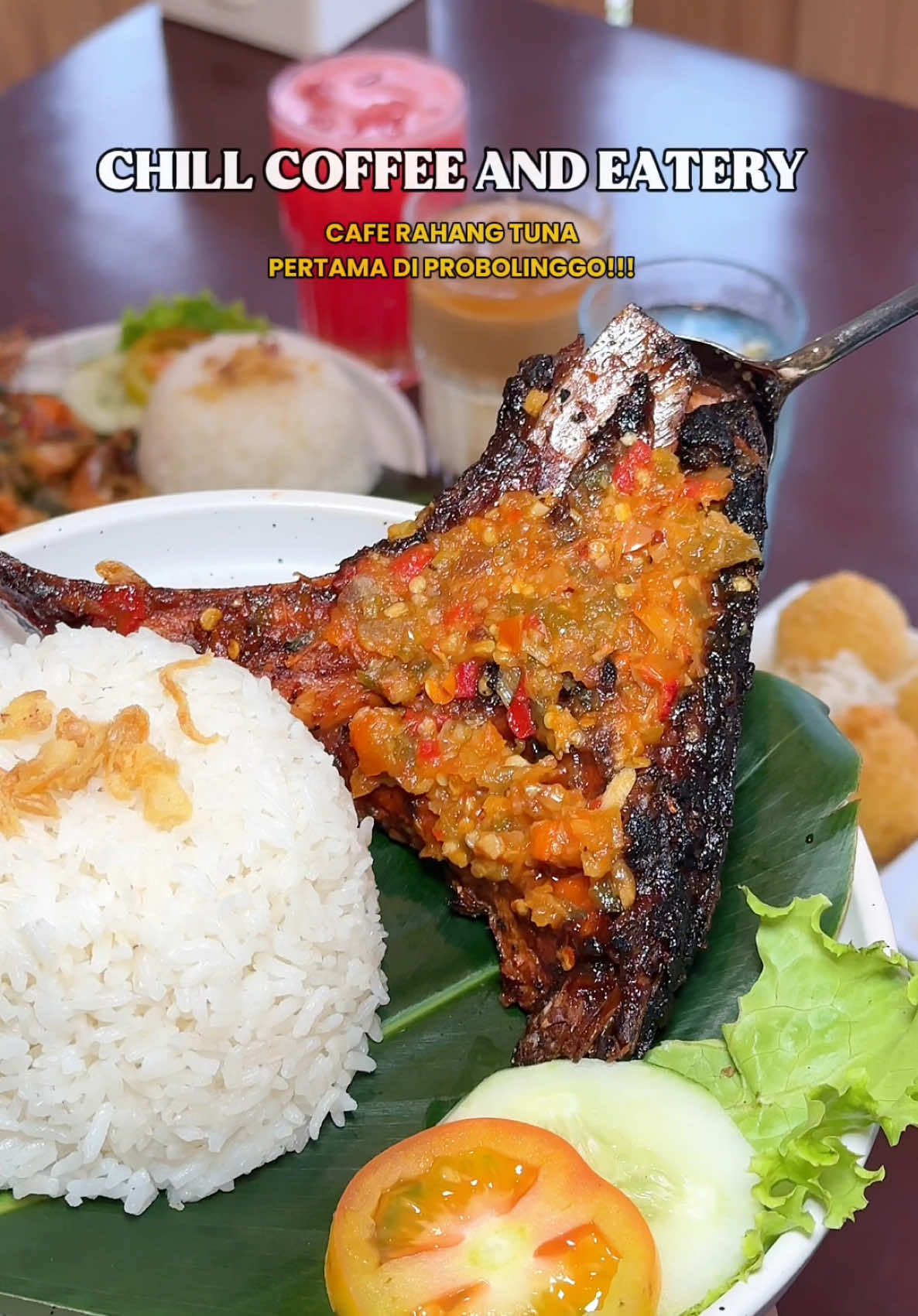 Guyssss!!!  Di probolinggo ada RAHANG TUNAAAA!!  Omg ✨ Keren yaa sekarang probolinggo , mimin belinya di @chillcafe__ yang bakalan grand opening BESOK nih..  @chillcafe__ 📍 Terminal Banyuangga, Triwung lor  Pas utara Indomaret terminal Kota Probolinggo ⏰ Weekdays :  10:00-21:00  Weekend 10:00-21:30  💸 daftar menu sudah ada di video  📱082145687989 #probolinggokuliner #kulinerprobolinggo #amazingfood #kulinertrending #probolinggo #viral #chillcoffeandeatery #rahangtuna #kotaprobolinggo #kulinerkotaprobolinggo 