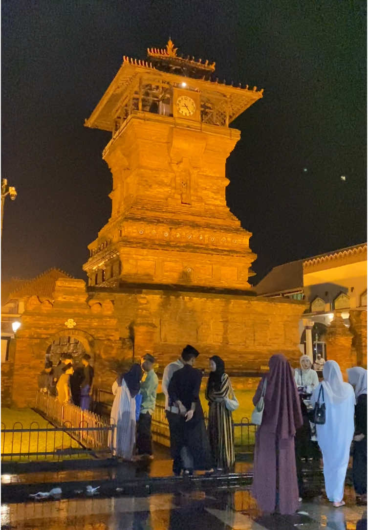 Menara kudus dengan rintik hujannya🥰 #menarakudus #sunankudus #kudus #lewatberanda #fyp #azzahir 