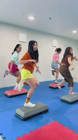 Stepper Up by John Ri Private Class. Love this new routine and the step board! #stepper #dancecardio #dance #cardio #fyp 