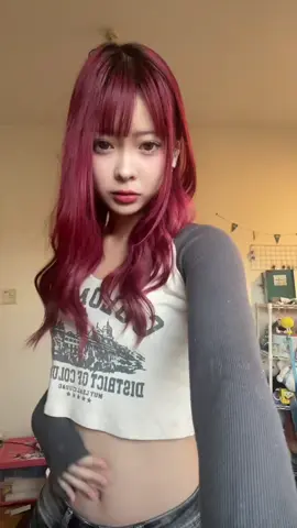 自分のお腹だいすき痩せすぎてないしちゃんと縦線入ってる努力の賜物