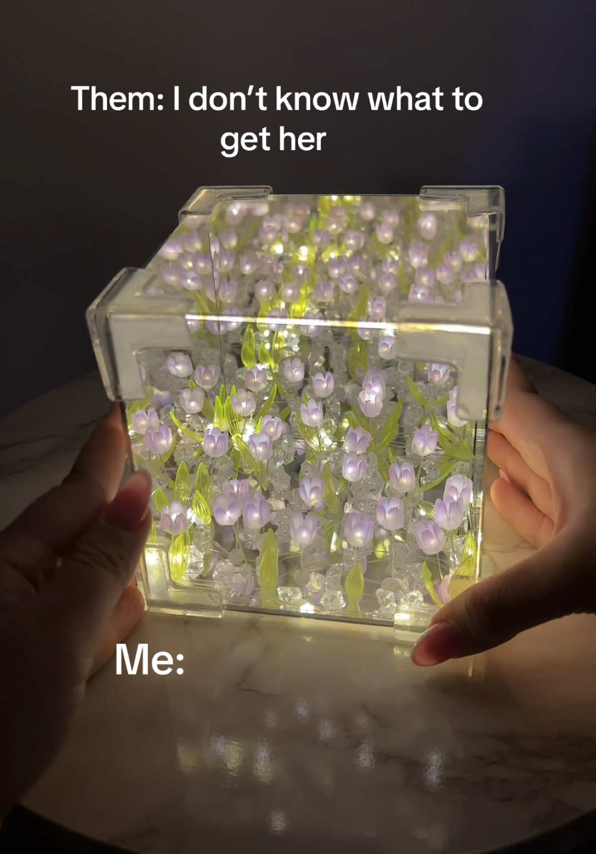 The gift she won’t expect 🥹♥️ Click the link in Bio to shop! 🌹 . . . . . .  #gift #valentine #flowers #foreverflowers #tuliplamp #lamp #ValentinesDay 