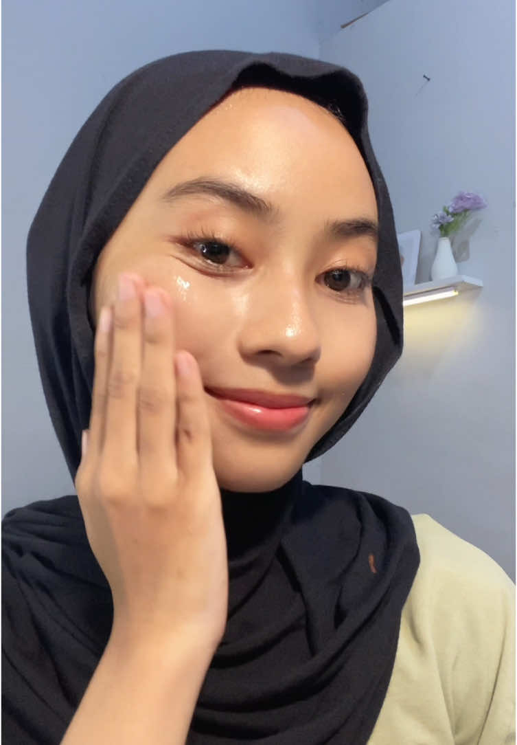 Moisturizer fav aku yang warna pink inii ##GRWM🌱 #glad2glow #moisturizerpink #moisturizerglad2glow #rekomendasi 