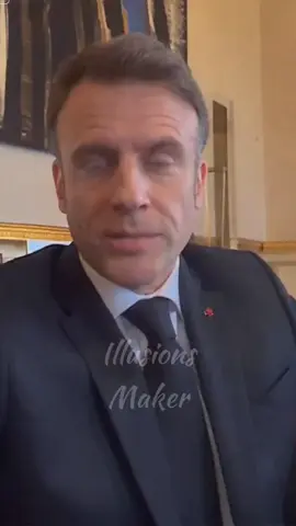 🚨 Attention : Cette vidéo est un deepfake humoristique et ne reflète en aucun cas la réalité. À prendre au second degré ! C'est François Hollande qui s'est fait chi*r dessus par un piaf, pas Manu !!! 😅😁😂 #macron #emmanuelmacron #mouette #ai #ia #aigenerated 