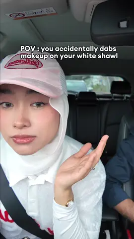 Sapa kejelitaan dengan solekan bebas comot! ✨ Carslan Soft Focus Make-up Powder menyerap minyak serta-merta, mengecilkan liang pori, dan memberikan kemasan matte yang licin—sesuai untuk kulit berminyak. Tanpa talkum, tanpa pewangi, dan selamat untuk ibu mengandung! ♡ Naik taraf rutin anda sekarang! 🛒 Klik beg kuning untuk beli! #CARSLAN #carslanmy #carslanpowder #settingpowder #makeup #beauty #raya2025 #rayalook @Carslanmy 