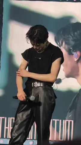 SO SEXY BABE🙇‍♀️💥 #nct127 #mark #marklee #THE_MOMENTUM_IN_JAKARTA #NCT127_NEOCITY_THE_MOMENTUM_JAKARTA #xybca #fyp #fypシ 