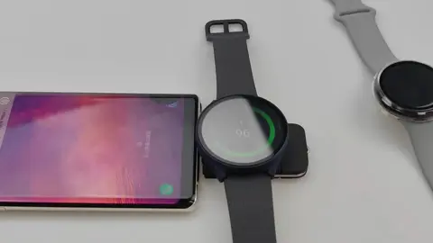 Super praktische weiße Mini-Wireless-Powerbank für iWatch und Airpods#fürdich #fyp #foryoupage #fabrik #chinafactory #OEM #ODM #wirelesscharger #watchcharger #apple #applewatch #applewatchultra #applewatchseries10 #airpods4 #iphone16