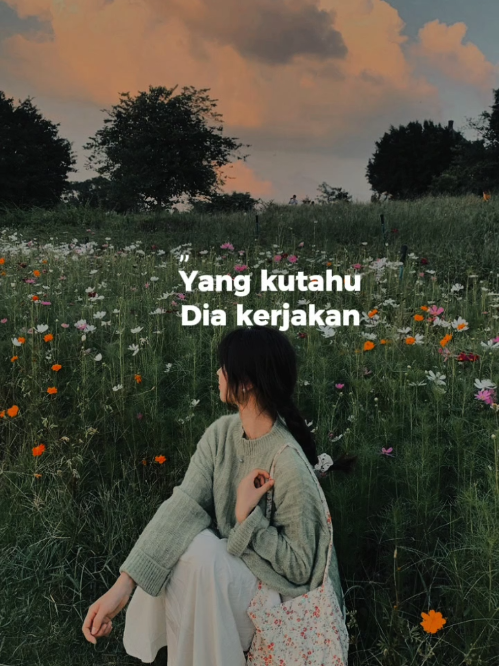 Tuhan bekerja #lagurohani #rohani #diakerjakan #motivasirohani #pujianrohani #worshipmusic #CapCut 