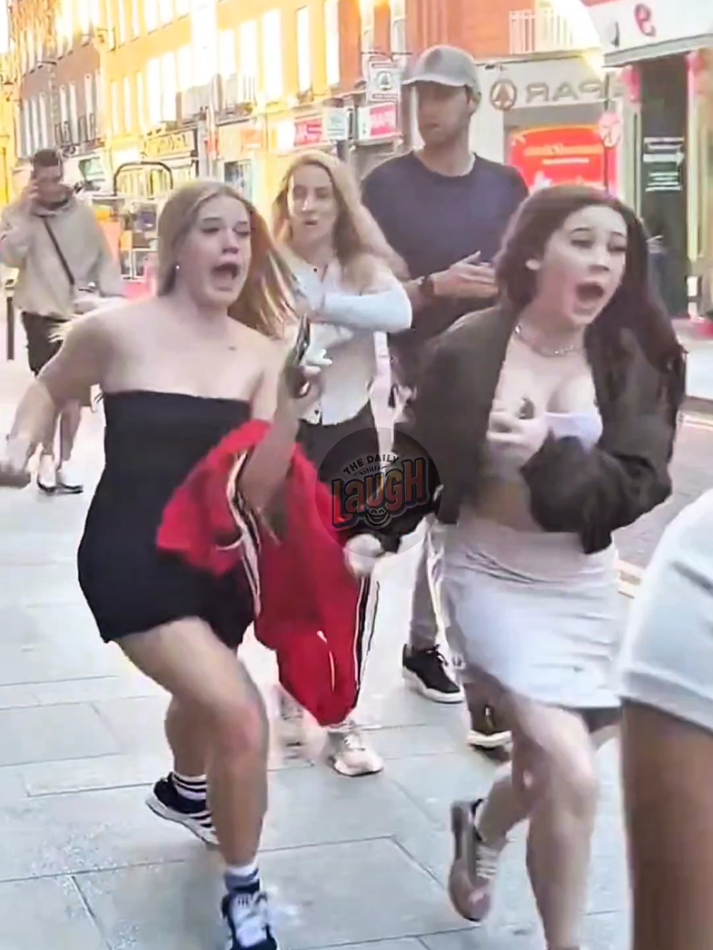 Best Scare Pranks - Hilarious Reactions - Statue Prank - Bushman Prank - Halloween Prank - Dakota Scaring  #statueprank #scareprank #thedailylaugh #funnyprank #bushmanprank #funnyreaction #fyp 