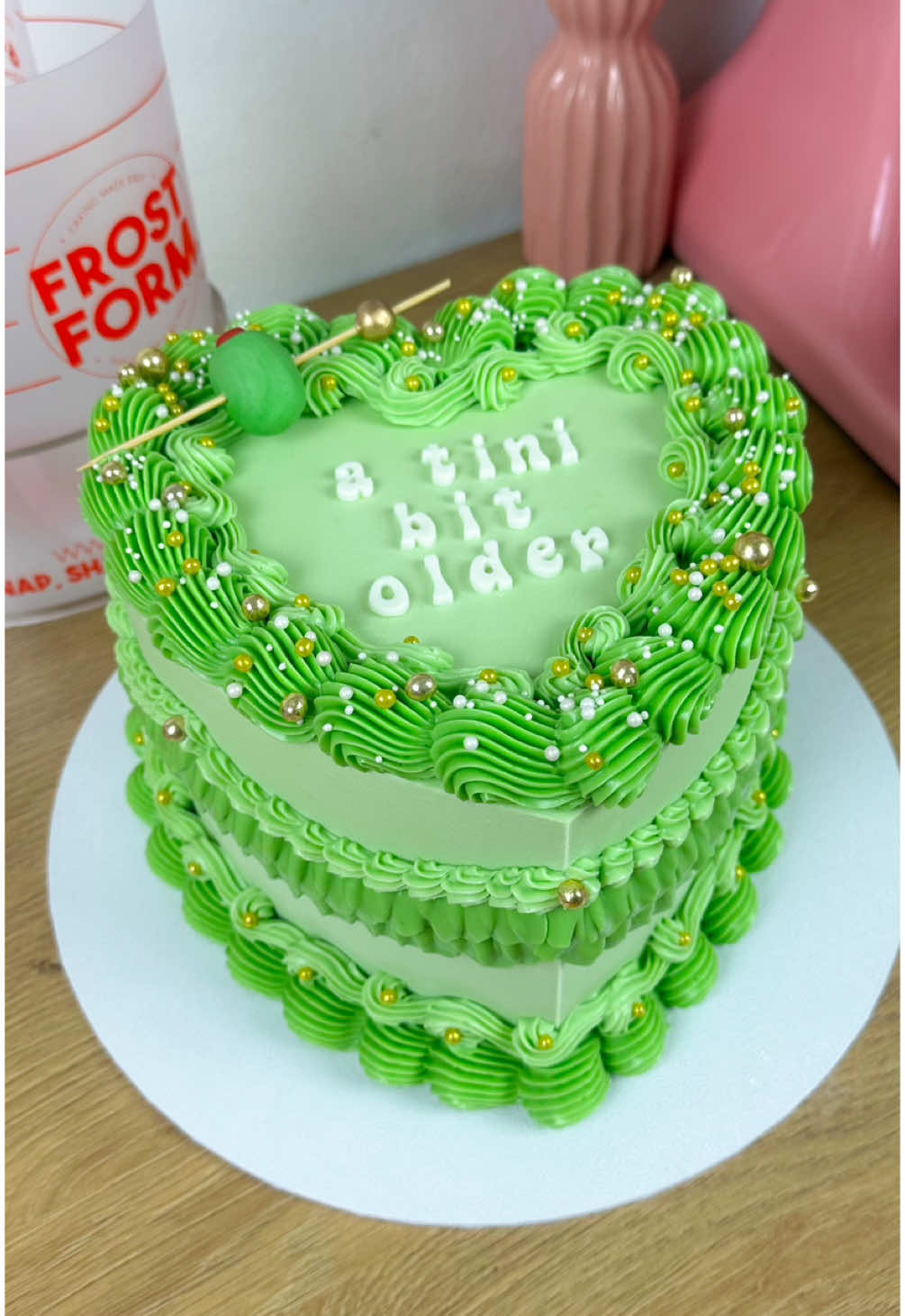 We love this trending “tini bit older” birthday cake idea and just needed to make our own with our Heart Frost Form Kit!! 💚🍸 (Did you notice the Sex & the City theme music for extra ambiance? 😘) Frost Form makes heart cakes SO easy to make!! 🙌🏻 Order today on www.frostform.com  #birthdaycake #tinibitoldercake #sexandthecity #cakedecorating #martini 