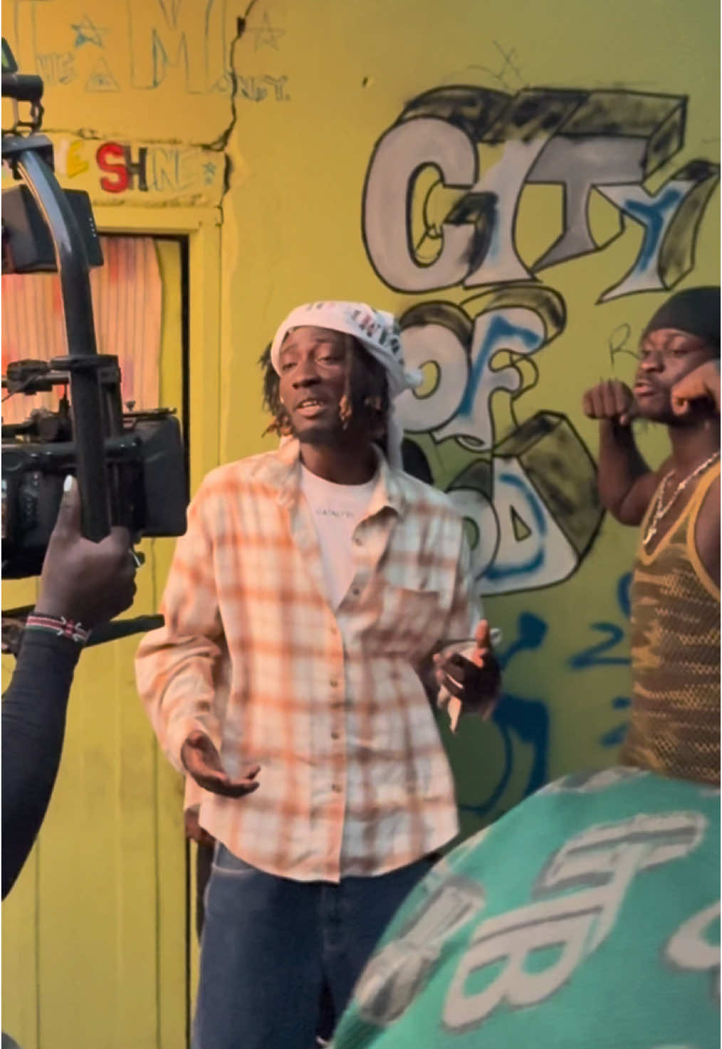 O’KENNETH’S VERSE ON HIMRA “GANJAMAN” BEHIND THE SCENES. (follow @btsnyame on instagram & snapchat for exclusives) #okenneth #ygaokenneth #himra #asakaa #asakaaboys #ghanatiktok🇬🇭 #cotedivoire🇨🇮 #viral #trending #explore #fyp 