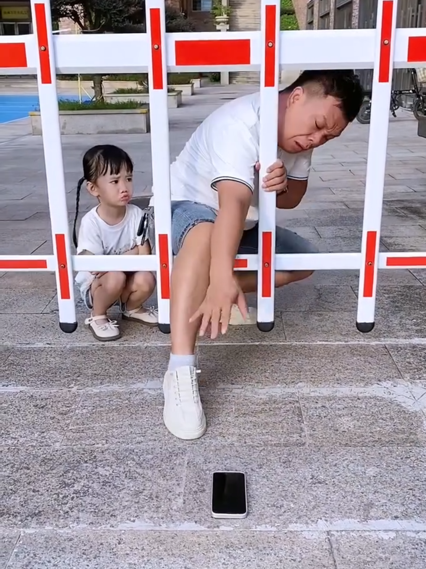Do not trying to Laugh.  #cutebaby #follow #trendingvideo #viral_video #fyp #funn #trends #follow #foryouu #viralvideos #funnyy #chineseprank #Chinese #truth #chinesecouple #standupcomedian