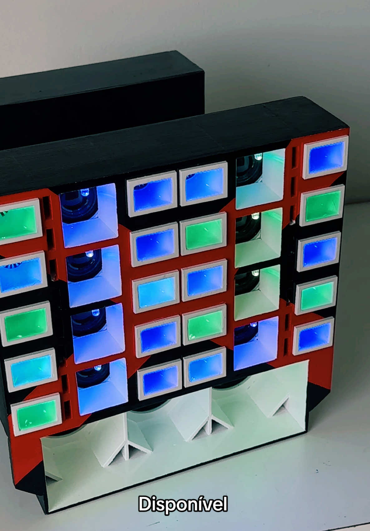 Mini paredão de som tocando forte. Qualidade e potência você encontra aqui na sf som!!! #somautomotivo #paredaodesom #musica #som #miniparedão 