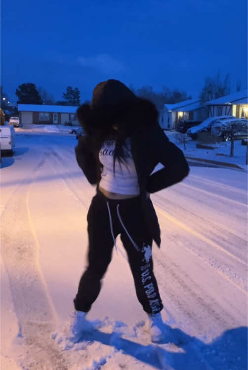 city girls, xoxo 🖤 @Camila Cabello @jaedengomezz  #cxoxo#dance#foryoupage#dancer#dancing#blowthisup#viral#winter#bluehour#repost 