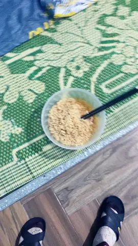 Đi làm về ăn mì tôn thế này chán cuộc đời này quá #fukang_technology #i02#kcnquangchau #congnhan #xuhuong #xuhuongtiktok #fyp 