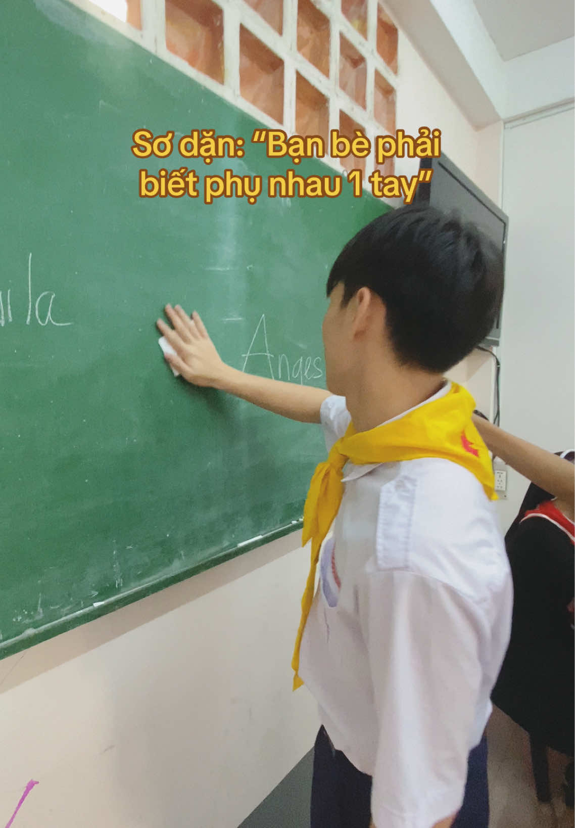 Phụ 1 tay đúng nghĩa #thieunhithanhthevietnam🥰🥰🥰 #thieunhithanhthe #tntt #tự_hào_là_người_công_giáo #fyp #fyf #conggiao #trending #xh #xuhuong #xuhuongtiktok 