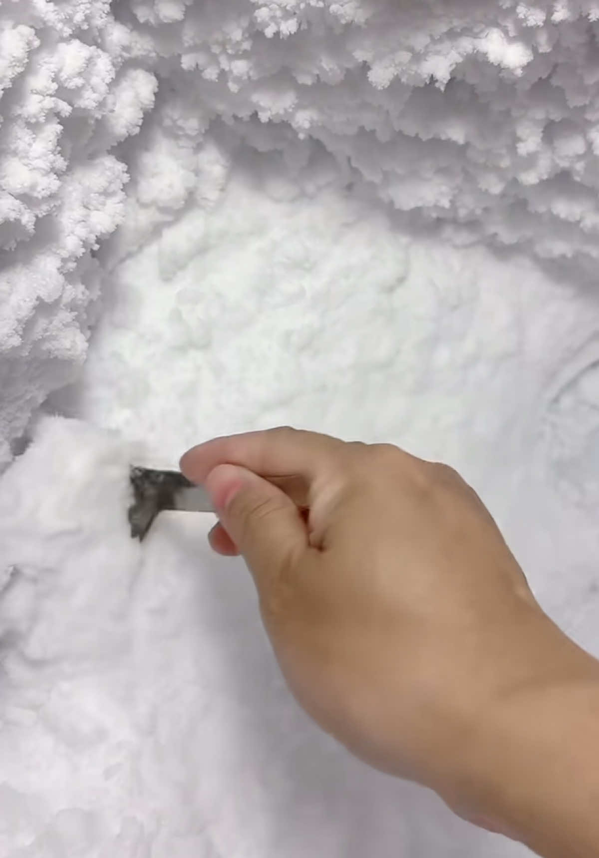 spoonfuls of freezer frost . #1heartice #2heartice #ice #iceeating #iceeatingasmr #iceeatingvideos #iceeatingsound #asmr #fyp #viralvideo #whiteice #whiteiceasmr #whiteiceeating #freezerfrost #freezerfrosticeeating #freezerfrostasmr 